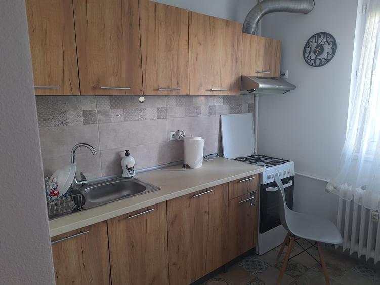 Apartament cu 2 camere semidecomandat în Berceni