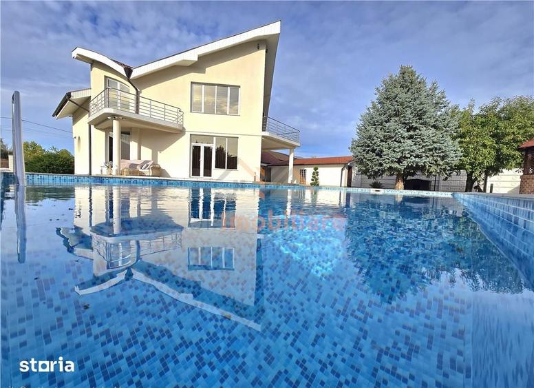 Casă cu 6 camere cu Teren 1178 Mp în Sânmartin