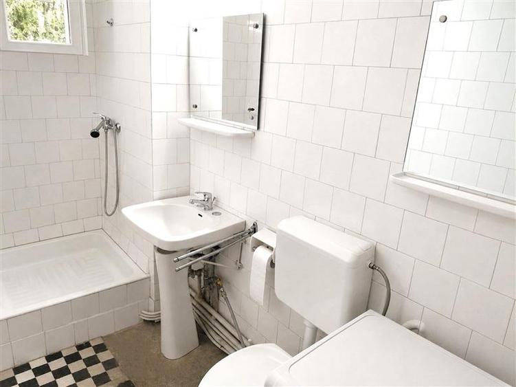Apartament cu 4 camere decomandat, mobilat în Republicii
