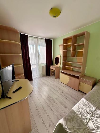 Apartament cu 2 camere decomandat, mobilat în Tractorul