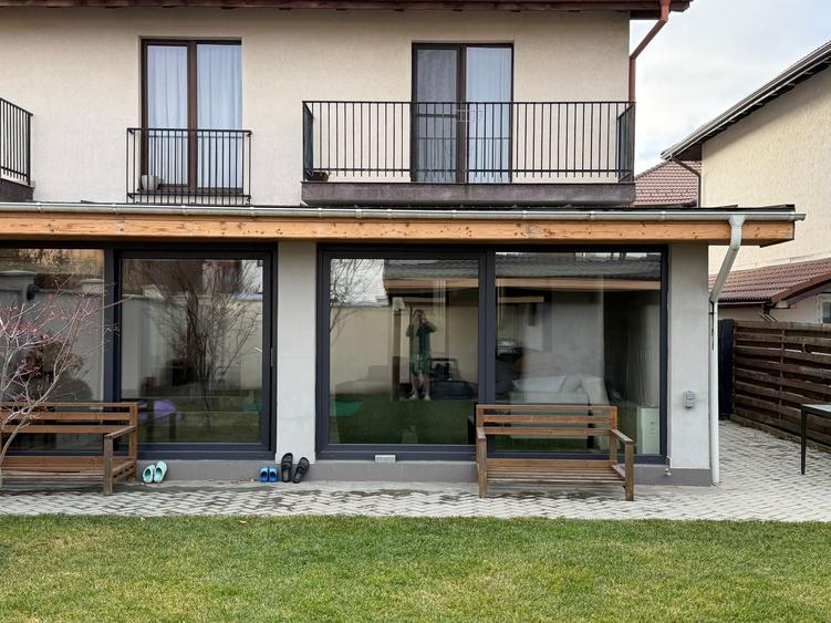 Duplex cu 3 camere cu Canalizare în Est