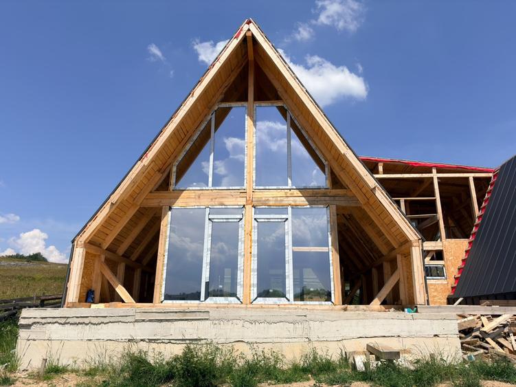Casă individuală cu 11 camere cu Piscina în Mărișel