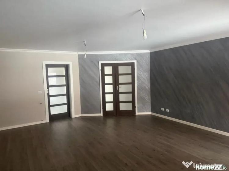 Casă cu 5 camere cu Teren 2000 Mp în Podari