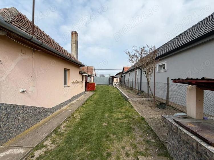 Casă cu Teren 2248 Mp în Tulca