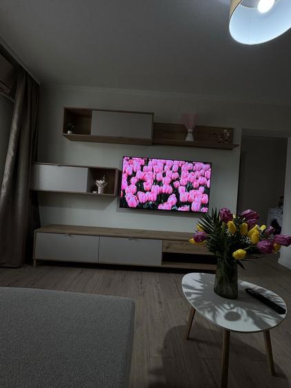 Apartament cu 3 camere semidecomandat în Central