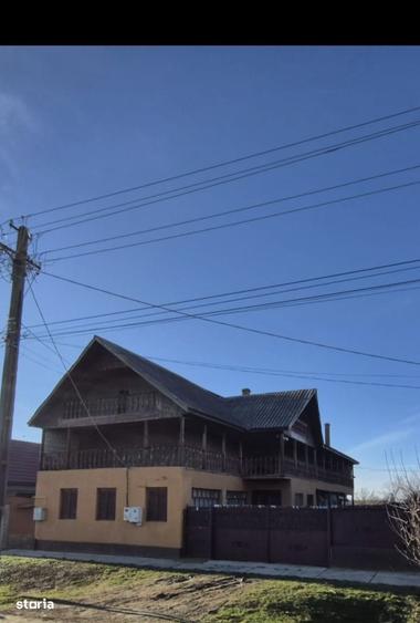 Casă cu 4 camere în Central