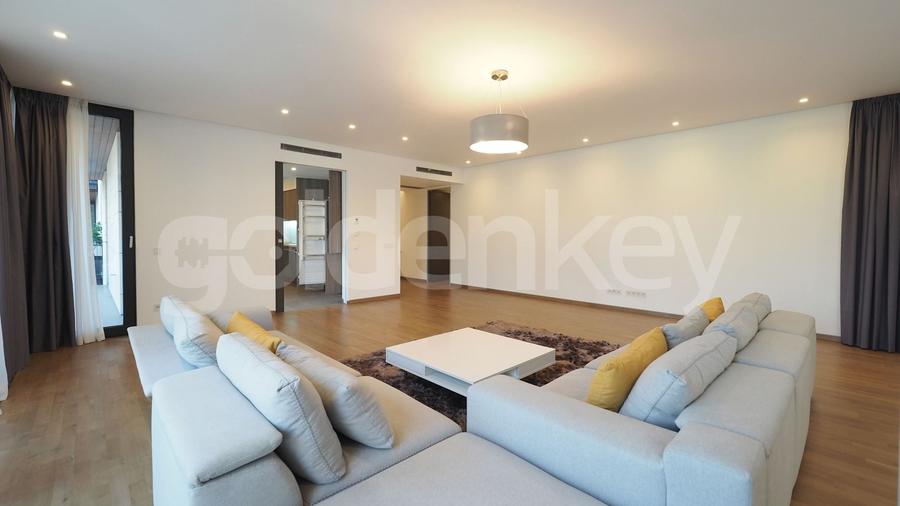 Apartament cu 5 camere semidecomandat, mobilat în Primăverii
