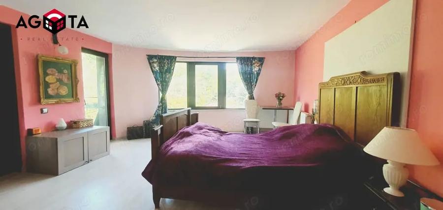 Casă cu 5 camere cu Teren 733 Mp în Luna