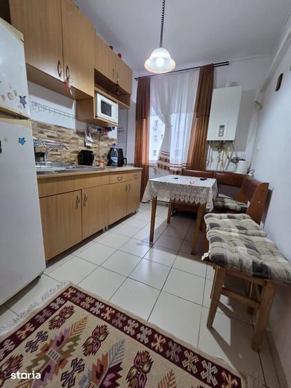 De inchiriat apartament 2 camere decomandat - zona centrala ! - 1