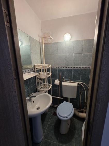 Garsonieră decomandată în Intim