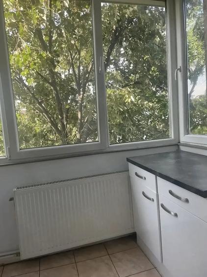 Apartament cu 3 camere decomandat în Girocului