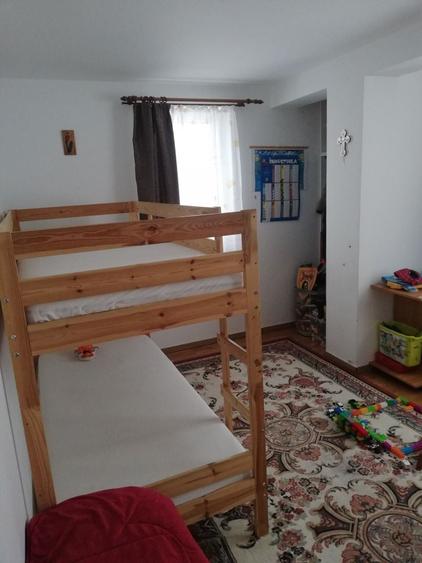 Apartament cu 3 camere semidecomandat în Florești