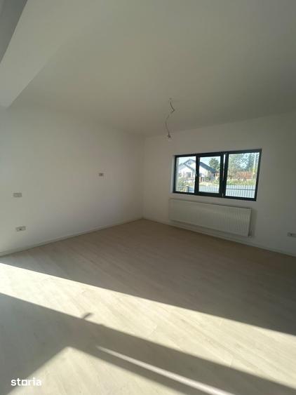 Casă cu 3 camere cu Teren 335 Mp în Miroslava