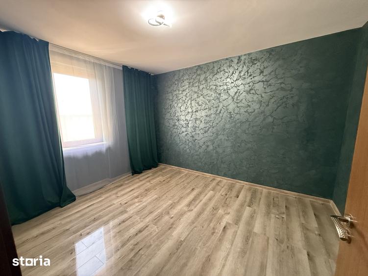 Apartament cu 3 camere semidecomandat în Calea București