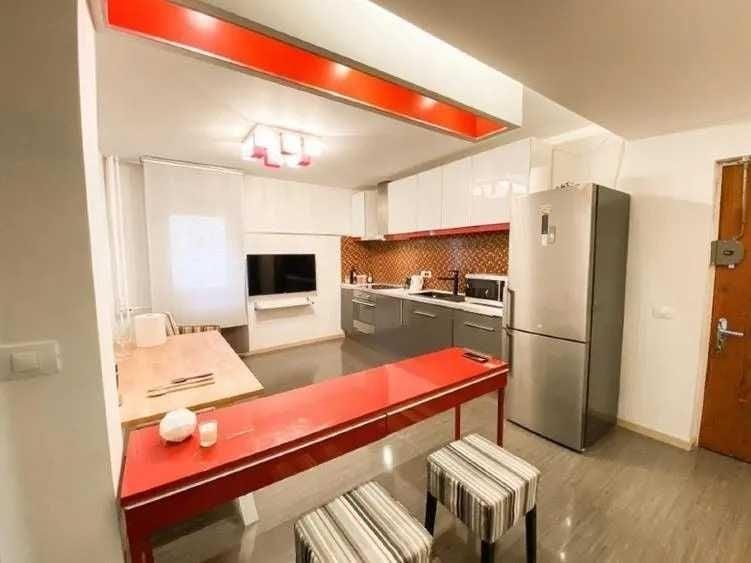 Apartament cu 3 camere decomandat în Splaiul Unirii
