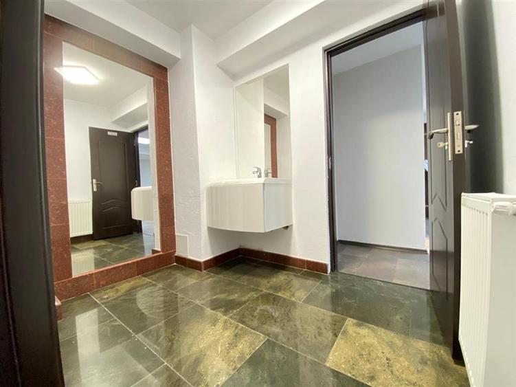 Spațiu comercial, de 70 mp, în Central