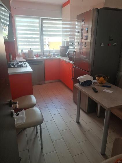 Apartament cu 3 camere decomandat în Sânpetru