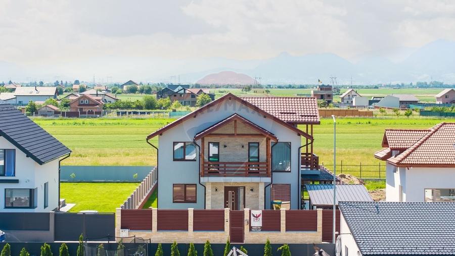 Casă individuală cu 5 camere cu Teren 630 Mp în Hărman