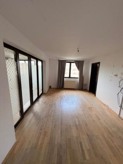 Apartament cu 4 camere decomandat, mobilat în Crângași