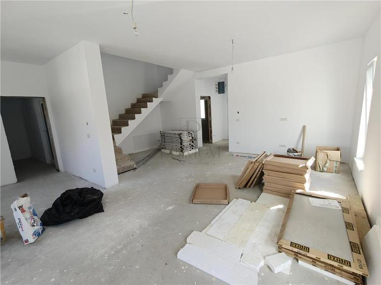 Duplex cu 5 camere cu Canalizare în Moșnița Veche