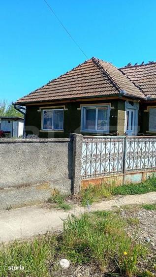 Casa cu teren generos de 1100 mp in Comuna Mica ideala pentru inve - 2