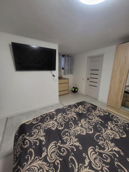 Apartament 5 camere,suprafata mare, curte, bloc 2006 - 4 nivele, Decebal, metrou - 7