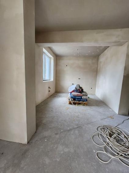 Duplex cu 5 camere cu Canalizare în Tăuți