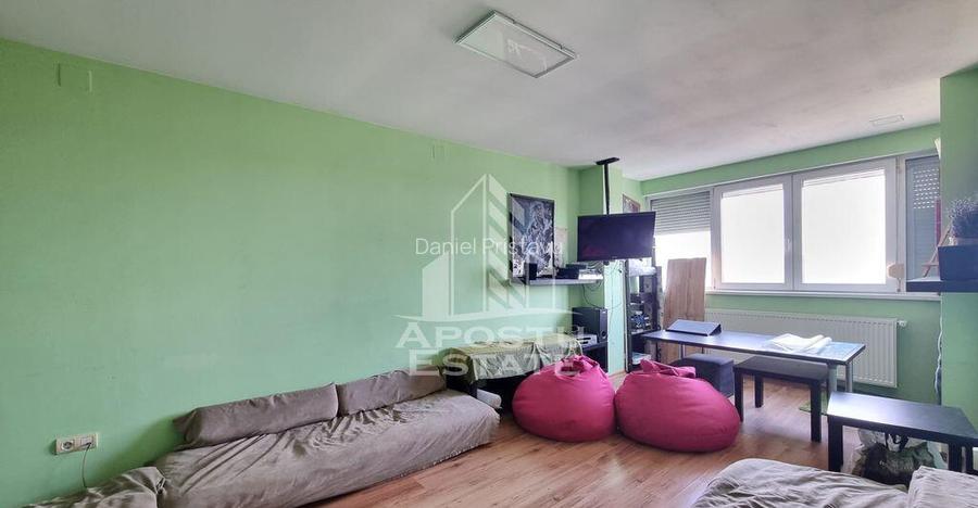 Apartment 3 camere, centrala proprie, zona Cetatii.