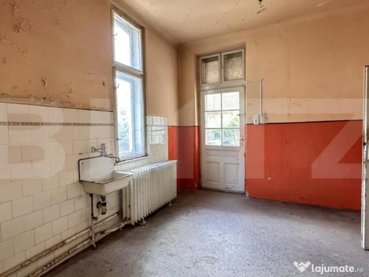 Casa de vanzare, cu 4 camere, demisol 122 mp, zona ultracent - 3