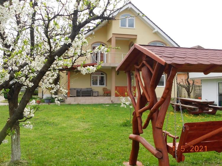 Vand casa lux,tip vila,Sangeorgiu de Mures,zona Apollo ,teren generos de 2200 mp - 1