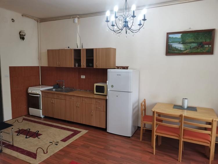 Inchiriez ap 2 camere zona Intim la casa ,250 - 6