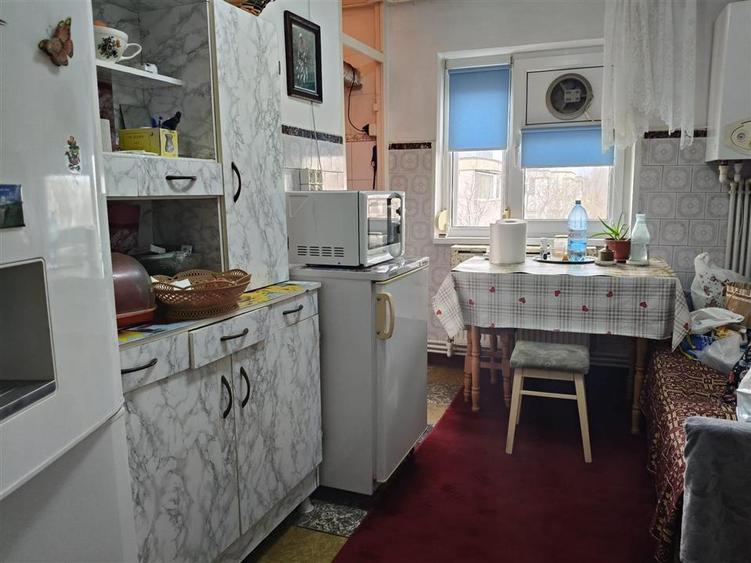 Apartament cu 2 camere decomandat în Radu Negru