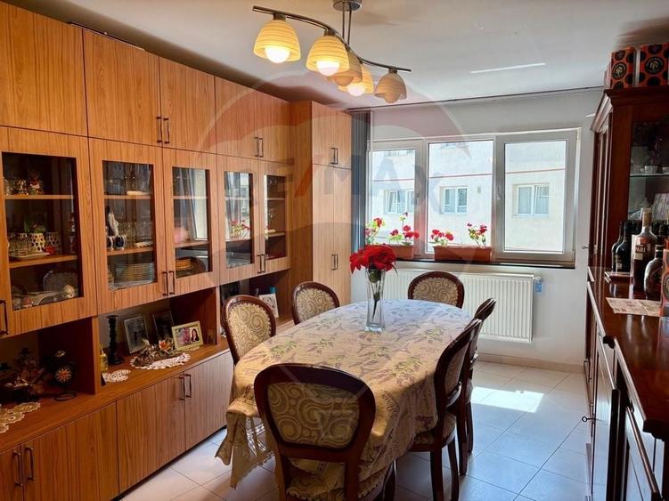 Apartament cu 4 camere de vânzare în zona Ultracentral - 4