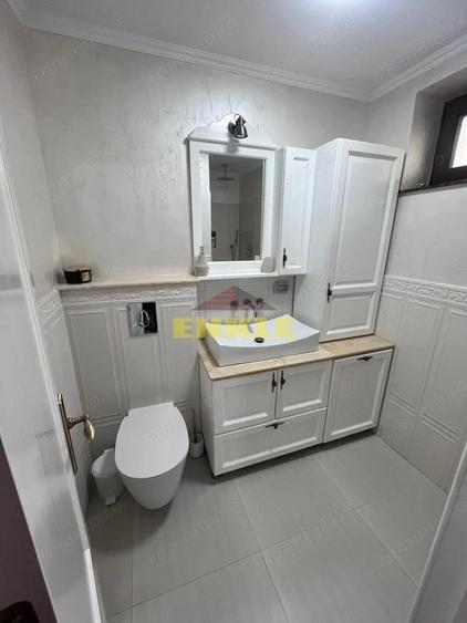 De inchiriat apartament 3 camere zona ?colii 7 - 8