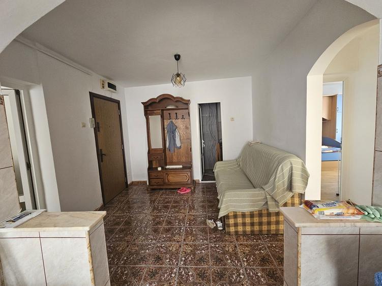 Inchiriez apartament 3 camere - 3