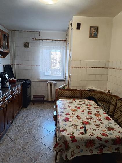 Apartament 4 camere, de vânzare. Mănăștur, strada Tășnad, etj.2/4 - 1