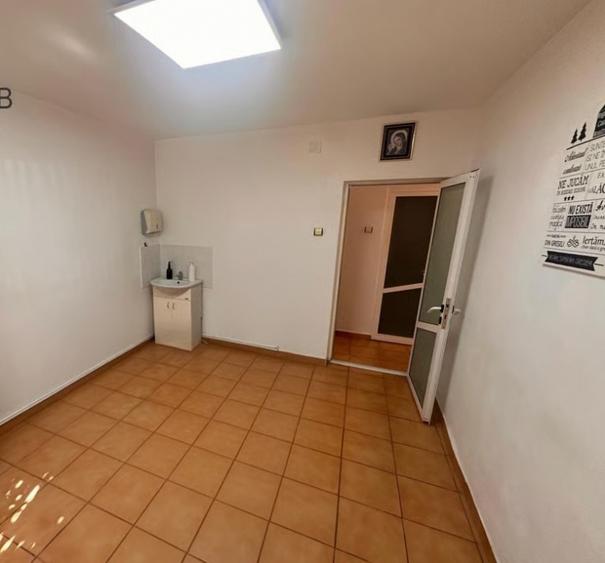 Apartament cu 4 camere decomandat în E3