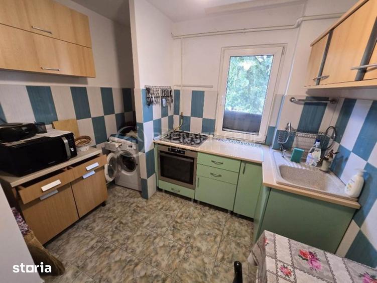 Apartament cu 2 camere semidecomandat în Podu Roș