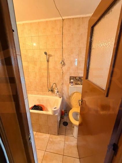 Apartament 3 camere, situat in zona Dacia - 11