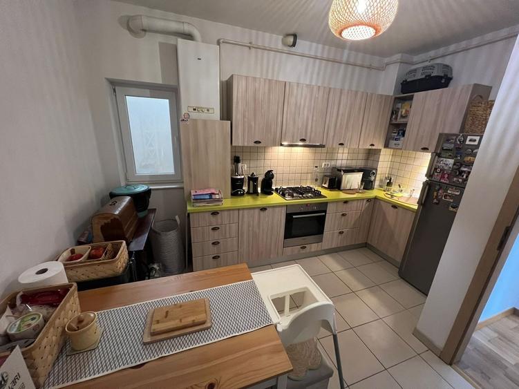 Decomandat. Bucatarie separata. Mobilat si utilat. Girocului - pozitie excelenta - 8