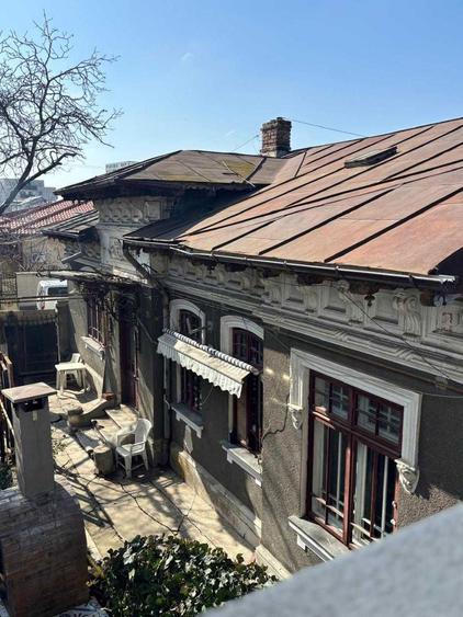 Inchiriez casa cu 3 camere si curte de 90 mp - 1