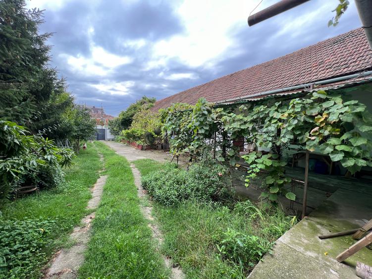 Comision 0 - Centru - Sanandrei - Teren 1850 mp + Casa 5 camere - 2