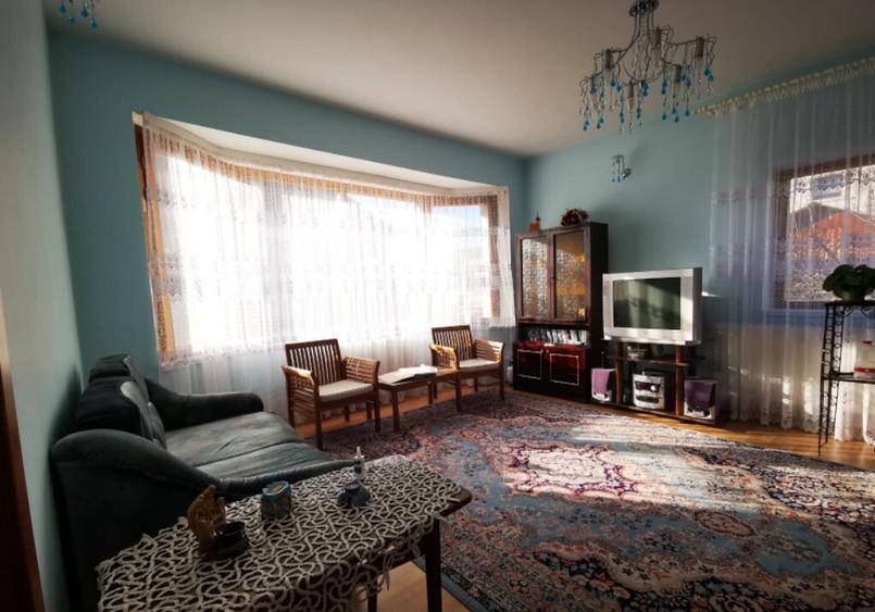 Semicentral, vila 2005, 220 MP + 350 mp teren total - 8