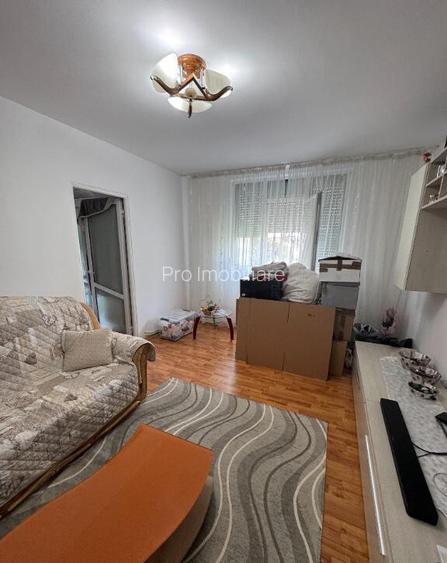 Vand apartament cu 2 camere zona buna Vand apartament cu 2 camere zona buna