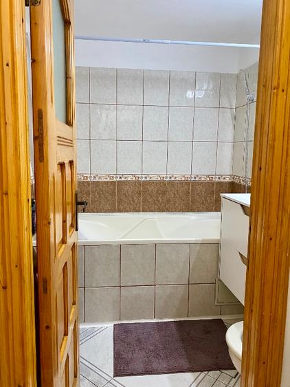 PROPRIETAR - vând apartament cu 4 camere  - 6