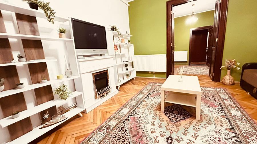 Parcul Carol . Budapesta .  2 CAMERE  = garsoniera dubla / suprafata 50 mp - 3