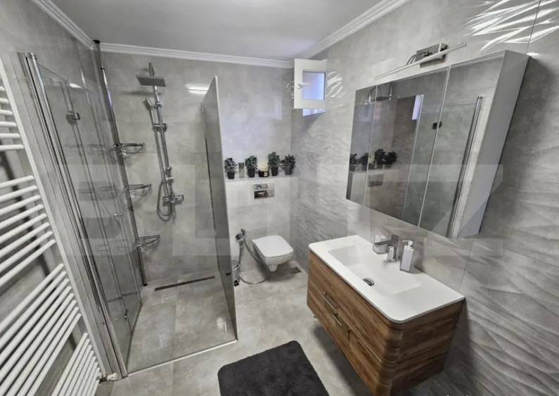 Apartament cu 3 camere de inchiriat, 70 mp, zona Centru, Al - 5