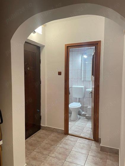 Florilor,3 camere semidecomandat, etaj 4, dormitor,2 bai, balcon, apart. mobilat si utilat,300 euro - 7