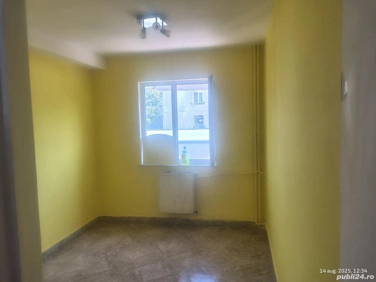 Vand Garsoniera cu baie proprie - 5