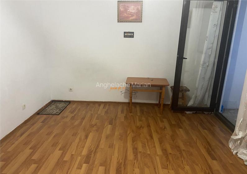 Garsoniera de , zona Spitalul Judetean Focsani , 28 mp , de